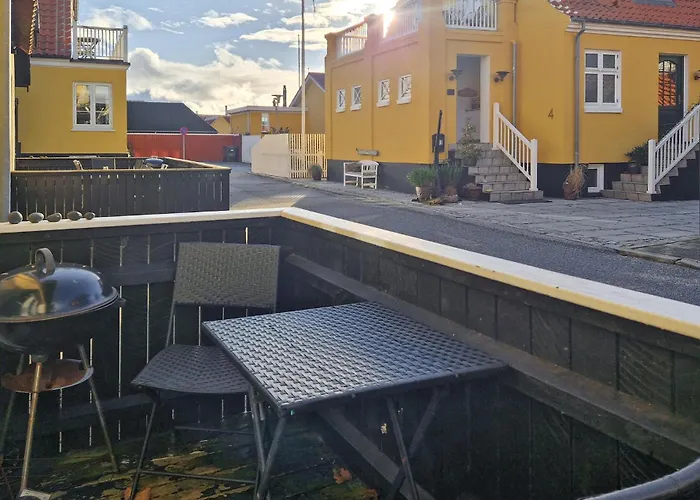 2 Bedroom Awesome In Apartment *