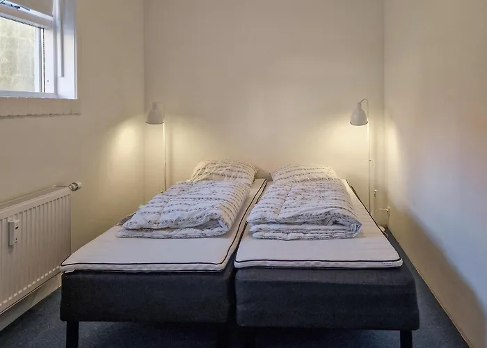 2 Bedroom Awesome In Apartment *